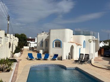 Chalet con piscina en venta en Busot