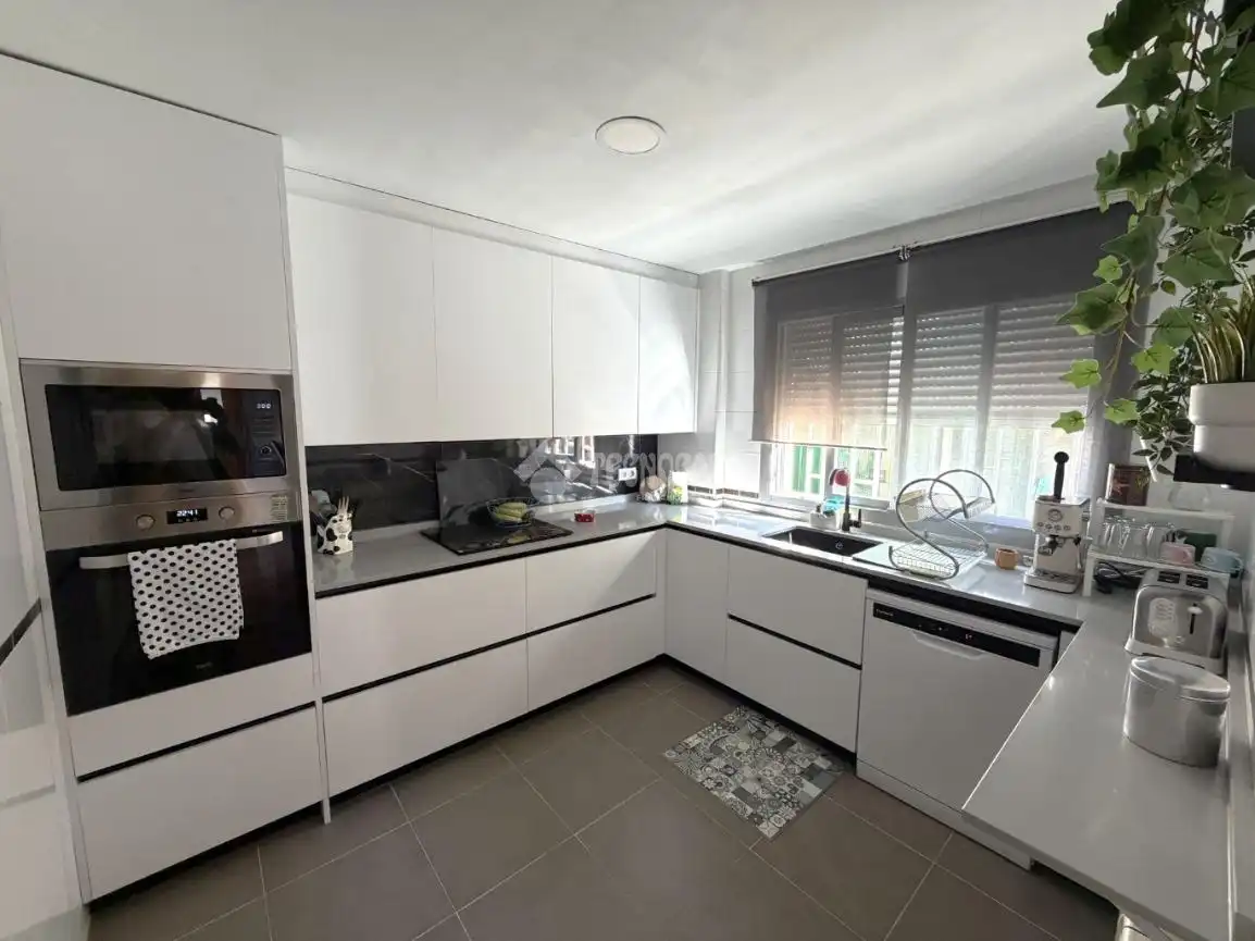 Küche von Wohnung zum Verkauf in Villalbilla mit Privatgarten und Schwimmbad