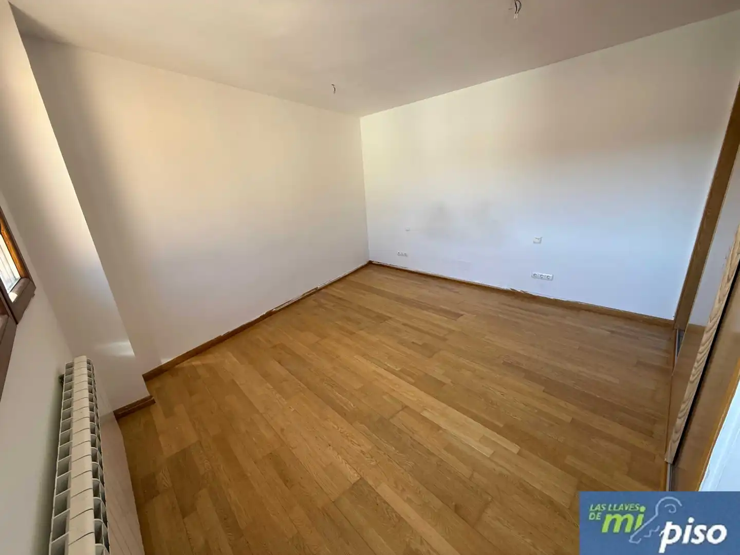 Dormitori de Casa adosada en venda en Corcos amb Calefacció, Jardí privat i Parquet