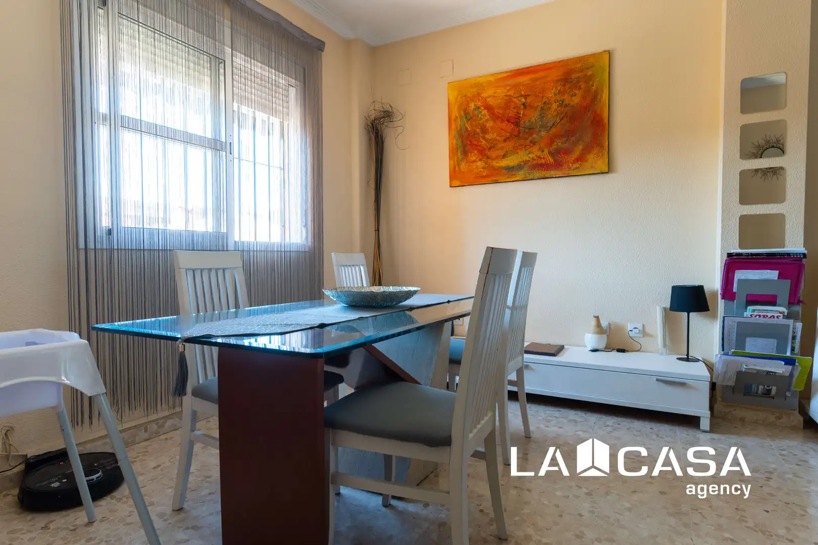 Sala d'estar de Casa adosada en venda en Dos Hermanas amb Aire condicionat i Terrassa