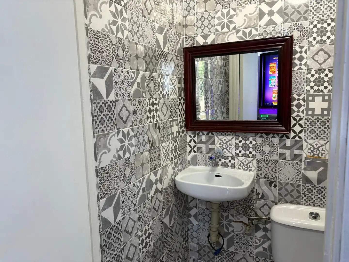 Baño de Local en venta en Sevilla