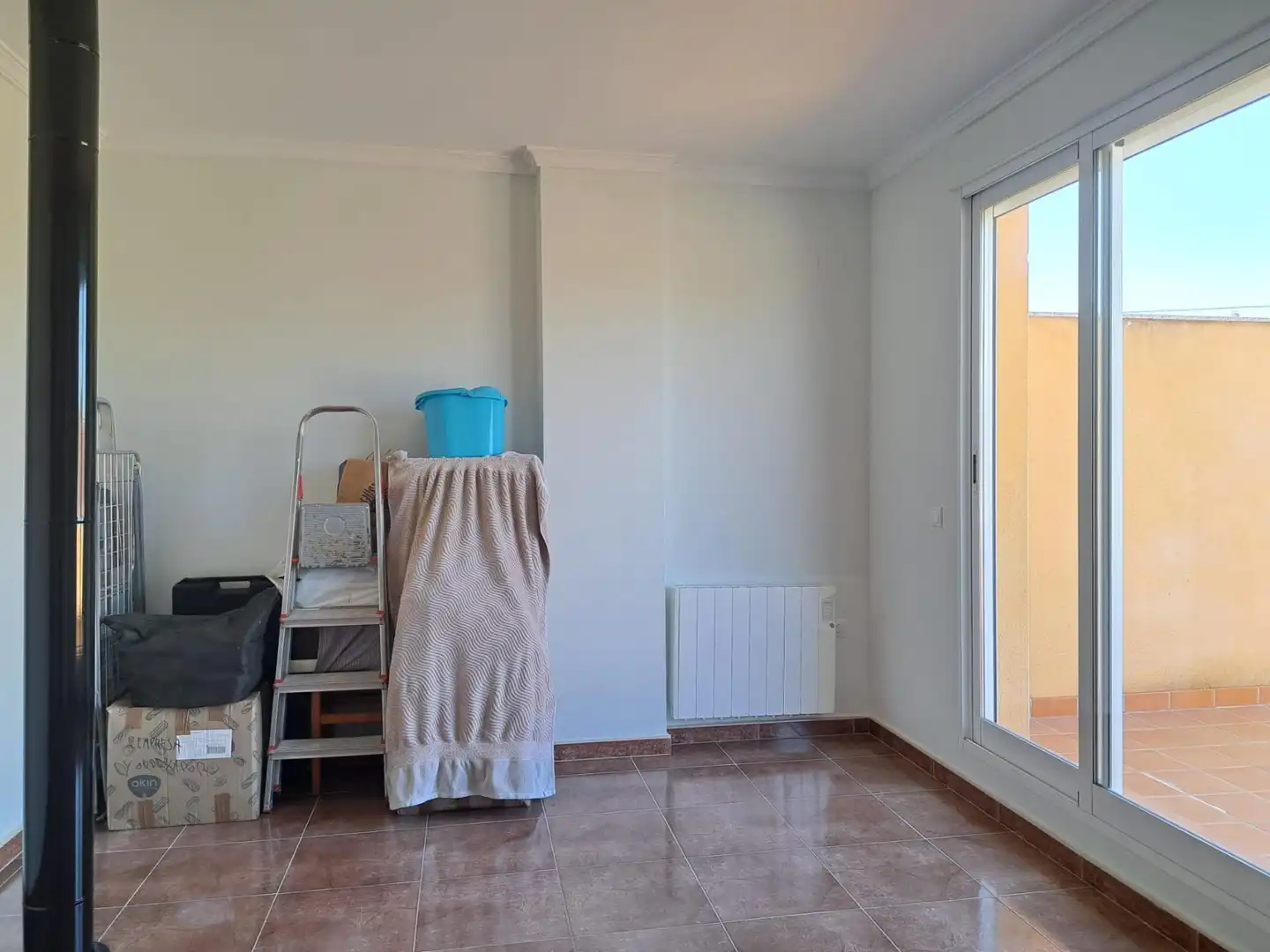 Casa adosada en venta en Requena con Calefacción, Terraza y Trastero