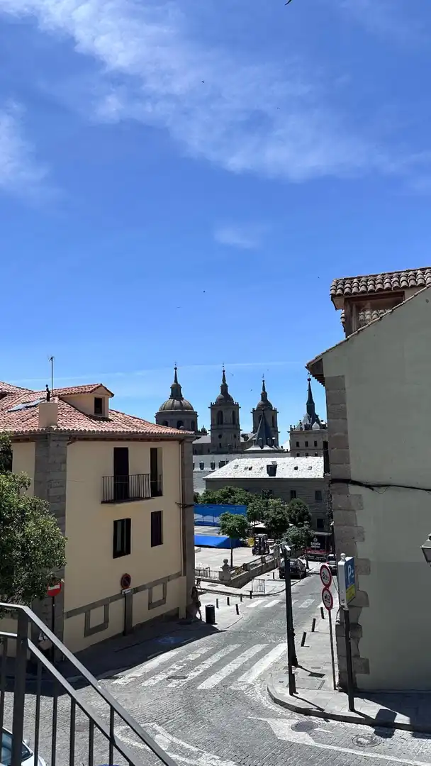 Vista exterior de Piso en venta en San Lorenzo de El Escorial con Calefacción y Terraza