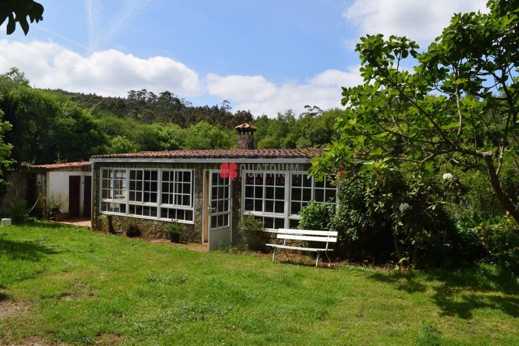 Vista exterior de Casa o xalet en venda en Santiago de Compostela  amb Piscina