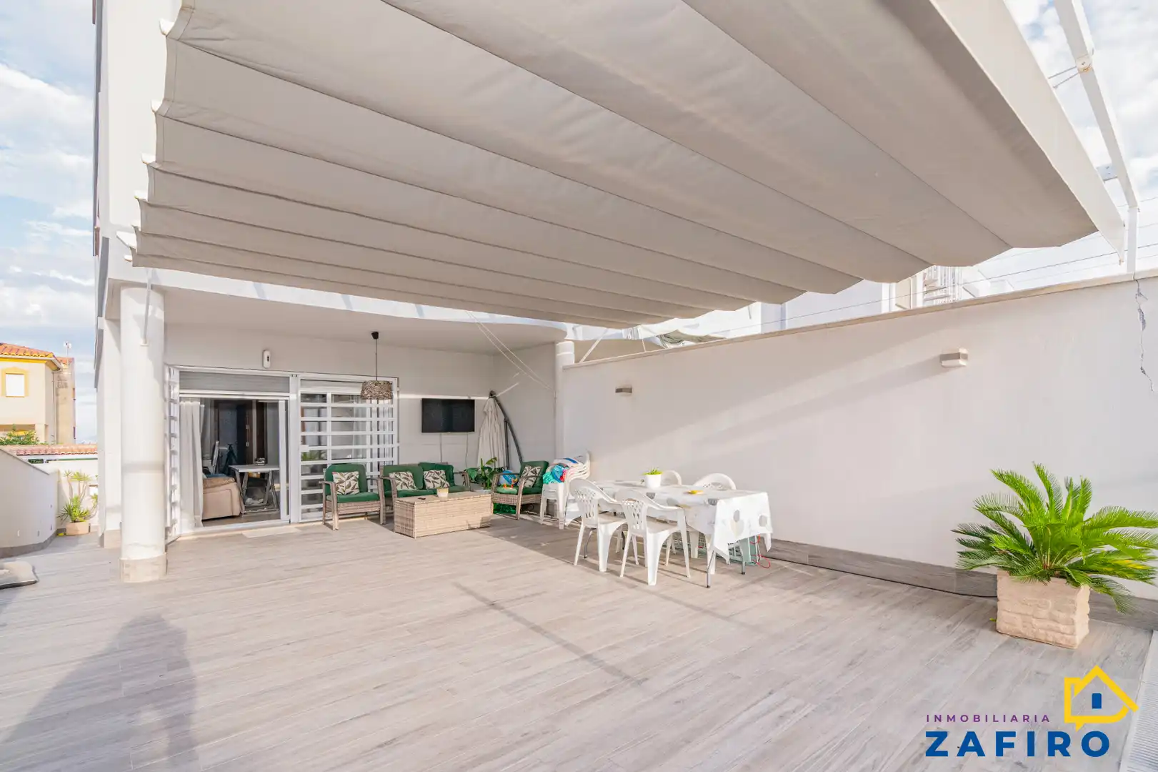 Casa aparellada amb terrassa en venda a Jun, imagen 7