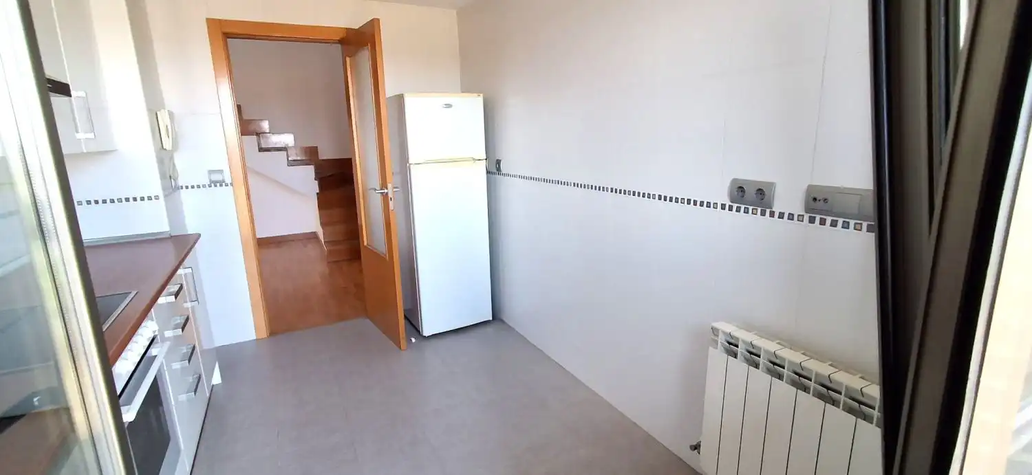 Cuina de Dúplex en venda en Valladolid amb Calefacció, Parquet i Terrassa