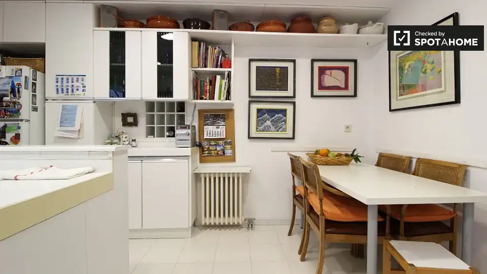 Kitchen of Flat for share in Madrid  with Air Conditioner, Terrace and Furnished