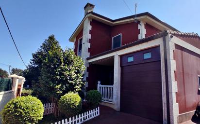 Vista exterior de Casa o xalet en venda en Tomiño amb Calefacció, Jardí privat i Terrassa