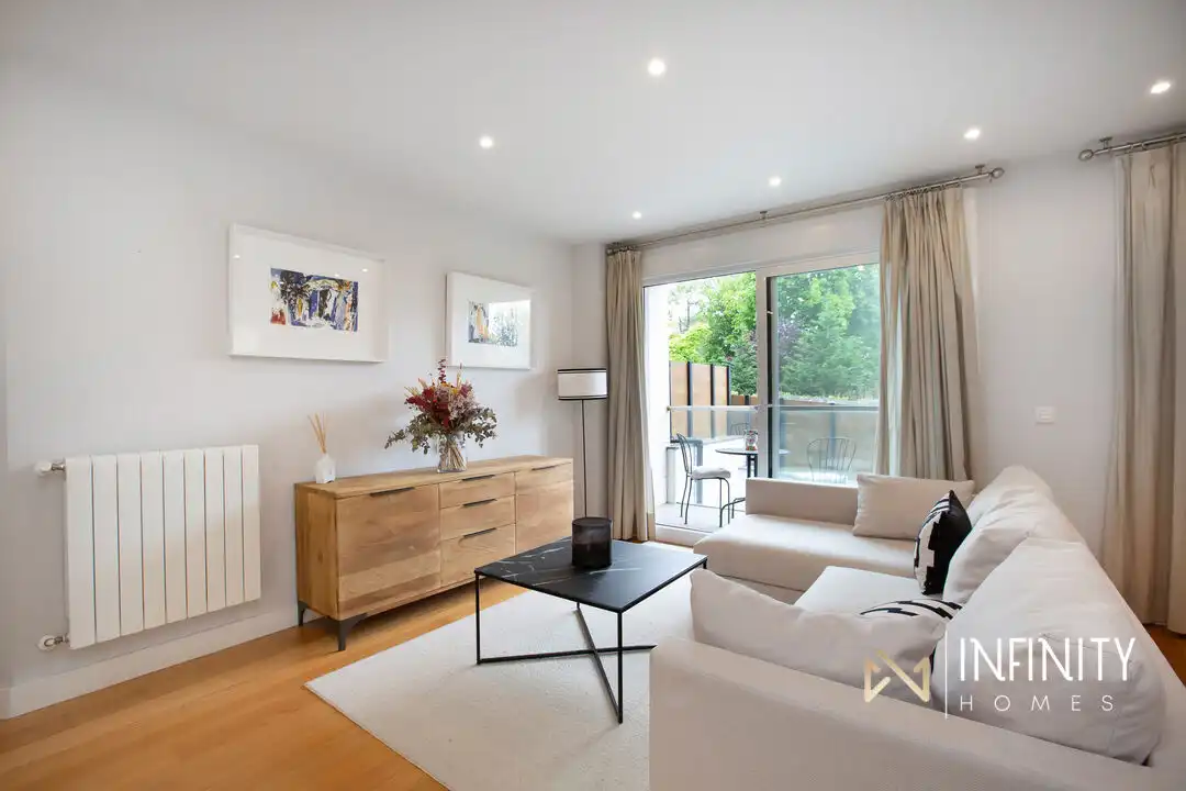 Sala d'estar de Dúplex en venda en Getxo  amb Calefacció, Jardí privat i Terrassa