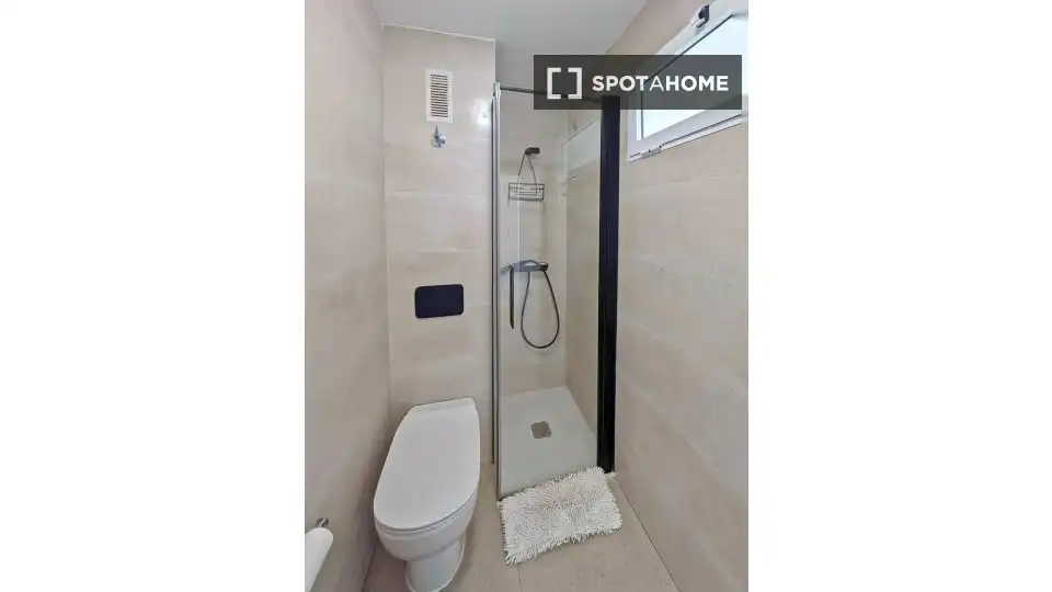 Badezimmer von Wohnung zur Miete in Valencia mit Klimaanlage, Heizung und Möbliert