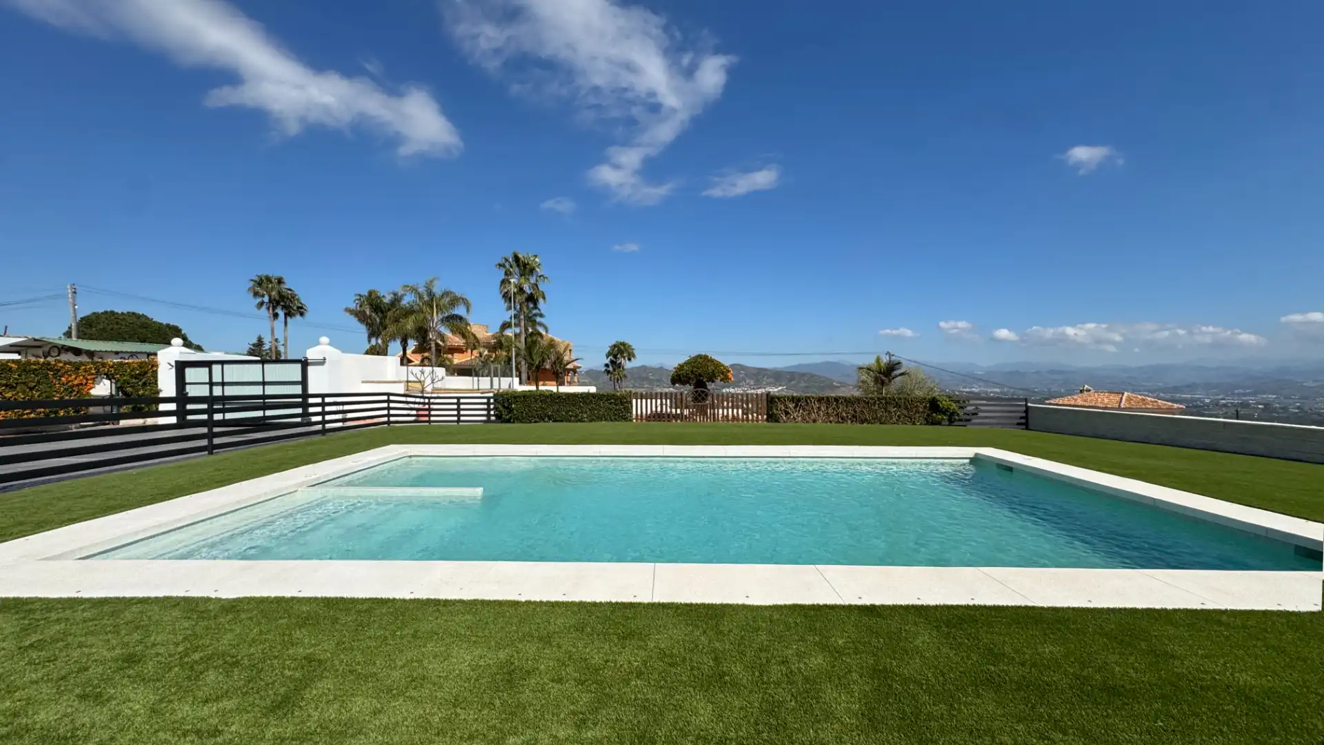Piscina de Casa o chalet en venta en Alhaurín de la Torre con Aire acondicionado, Calefacción y Jardín privado
