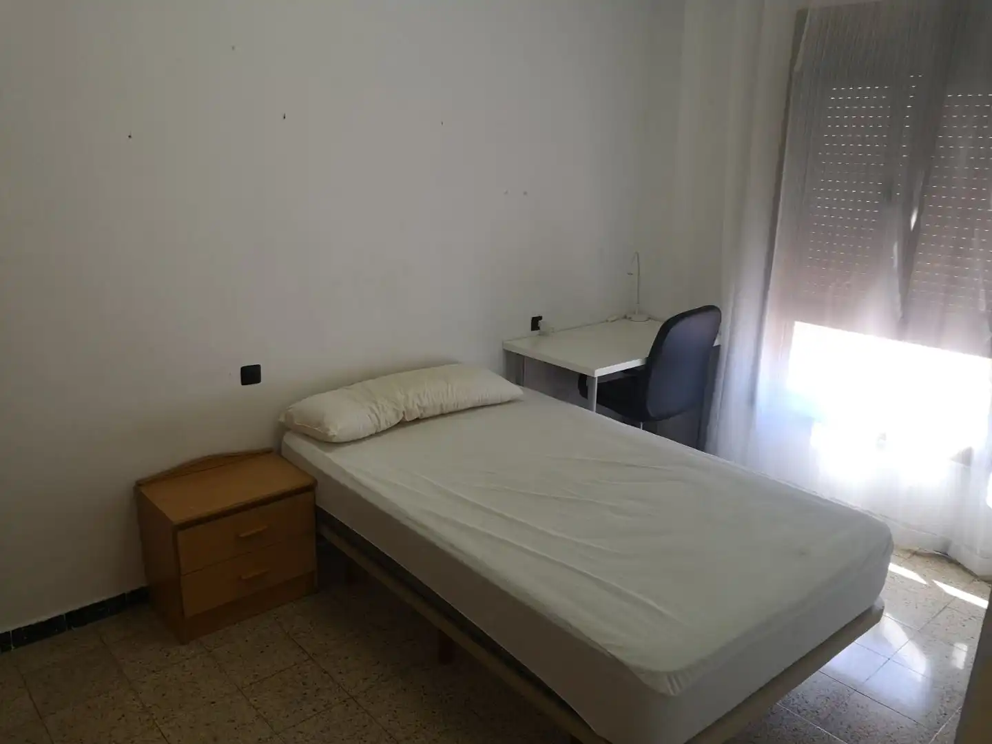 Wohnung zur Miete in N/A, Instituts - Universitat