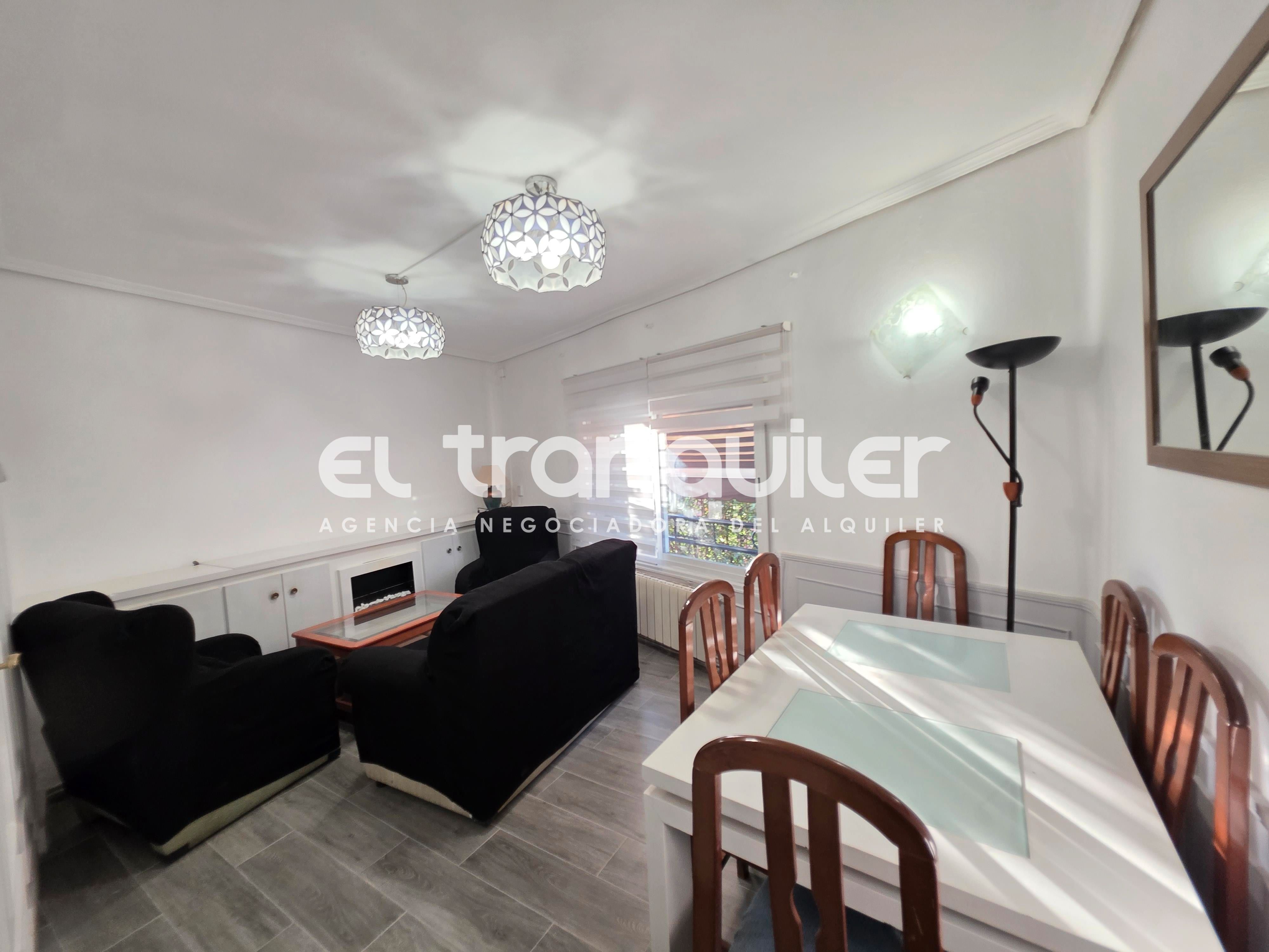 Sala d'estar de Pis de lloguer en  Madrid Capital amb Moblat i Rentadora