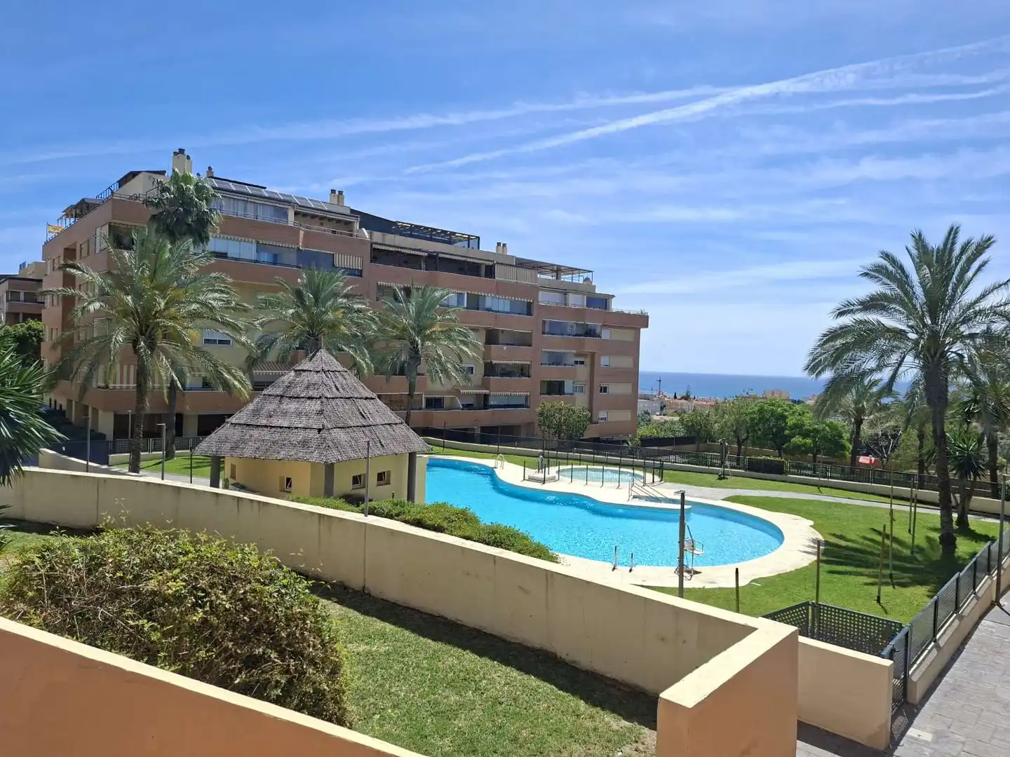 Flat with pool for sale in El Pinillo