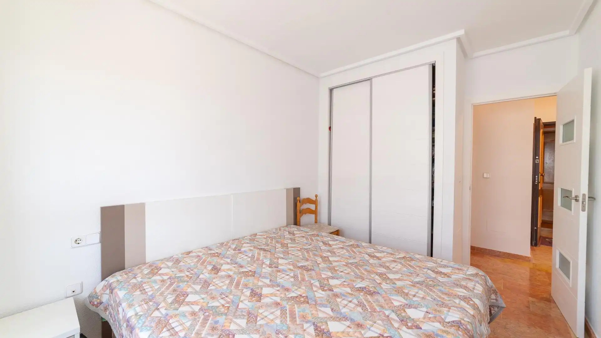 Habitación de Ático en venta en Torrevieja con Aire acondicionado, Terraza y Trastero