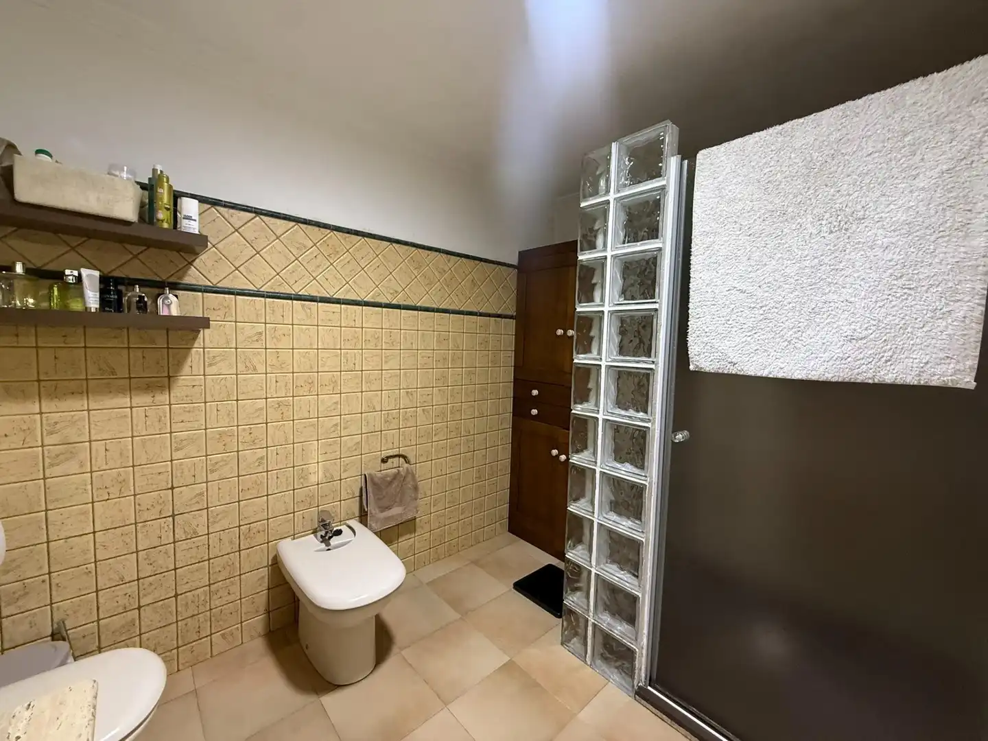 Badezimmer von Wohnung zum Verkauf in Guardamar del Segura mit Klimaanlage, Heizung und Terrasse