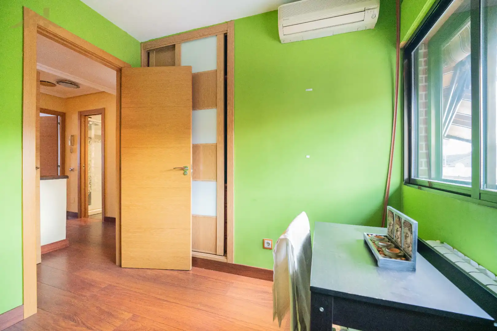 Habitación de Casa adosada en venta en Alcobendas con Aire acondicionado, Calefacción y Jardín privado