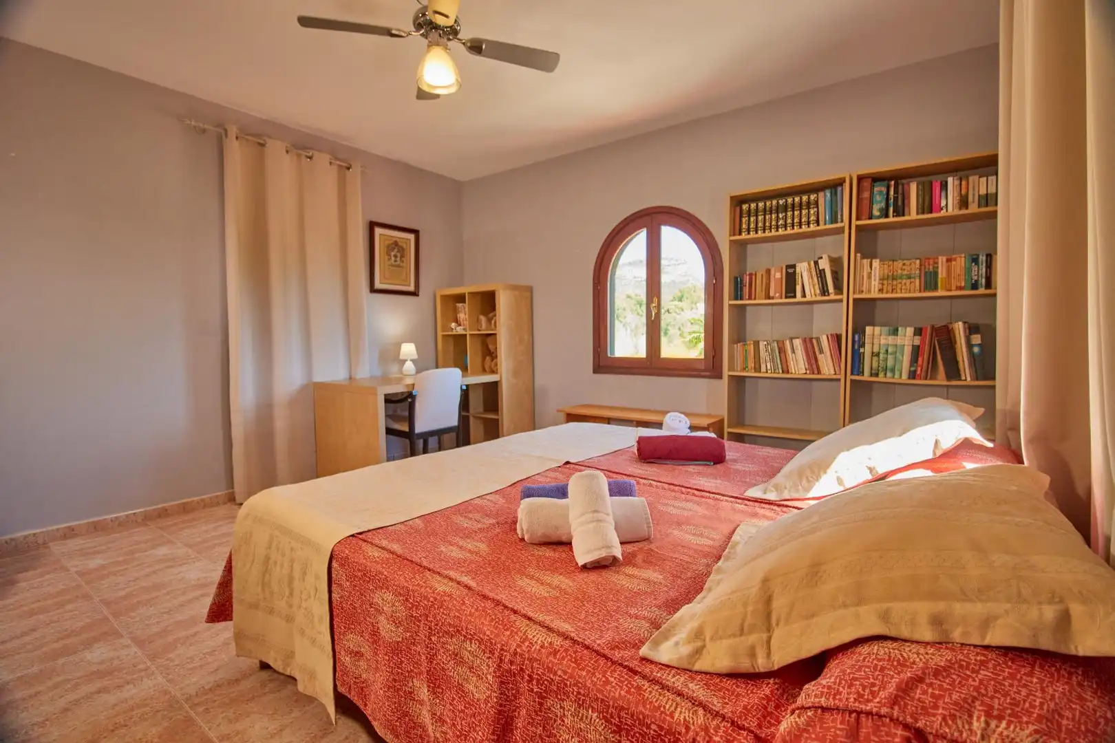 Habitación de Finca rústica en venta en Llucmajor con Aire acondicionado, Jardín privado y Terraza