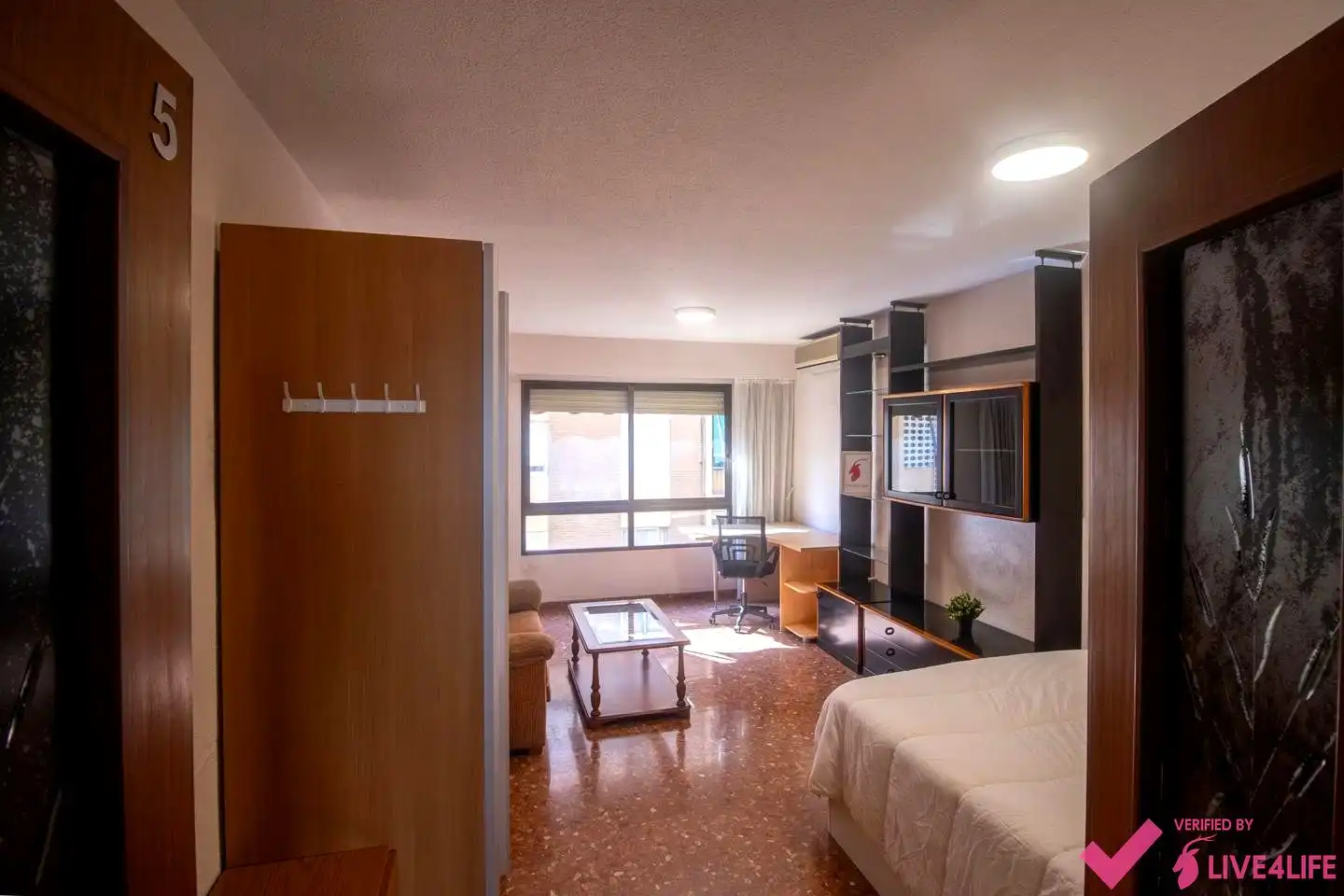 Bedroom of Flat for share in Valencia  with Air Conditioner and Furnished