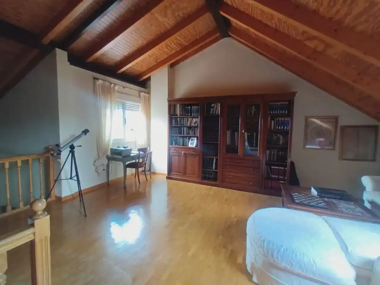 Sala d'estar de Casa o xalet en venda en Colmenarejo amb Balcó