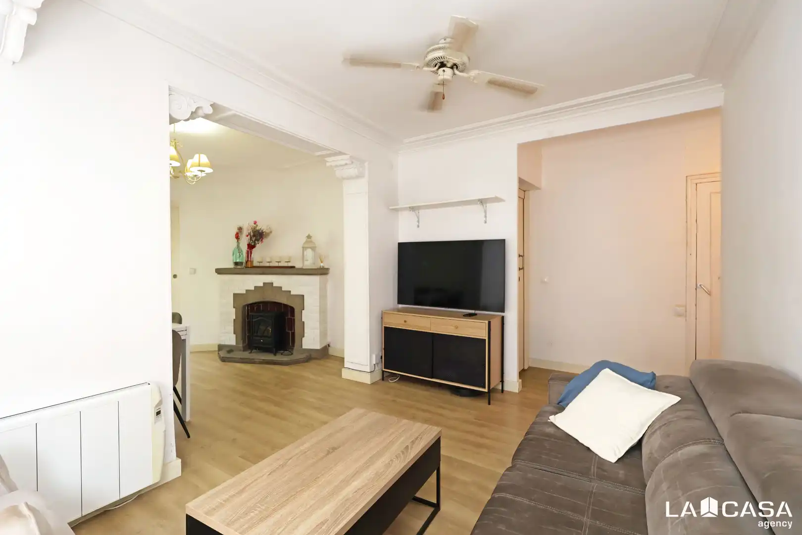 Sala de estar de Edificio en venta en L'Hospitalet de Llobregat