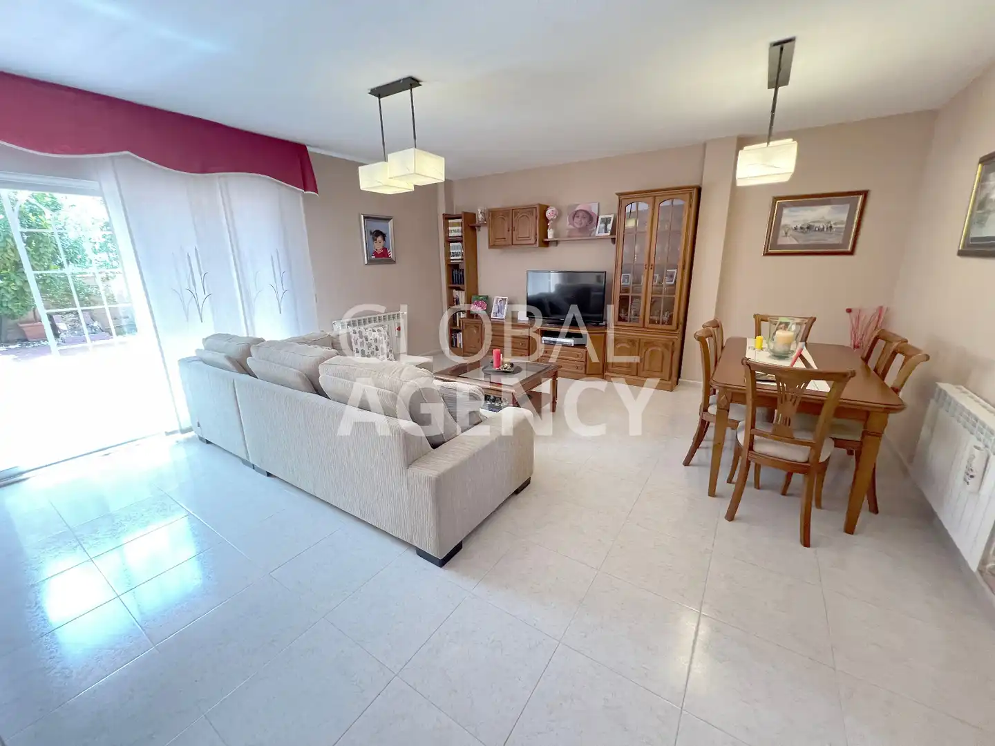 Sala de estar de Casa adosada en venta en Torrejón del Rey con Calefacción, Jardín privado y Horno