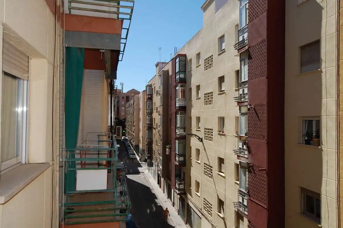 Vista exterior de Piso para compartir en Granada con Amueblado