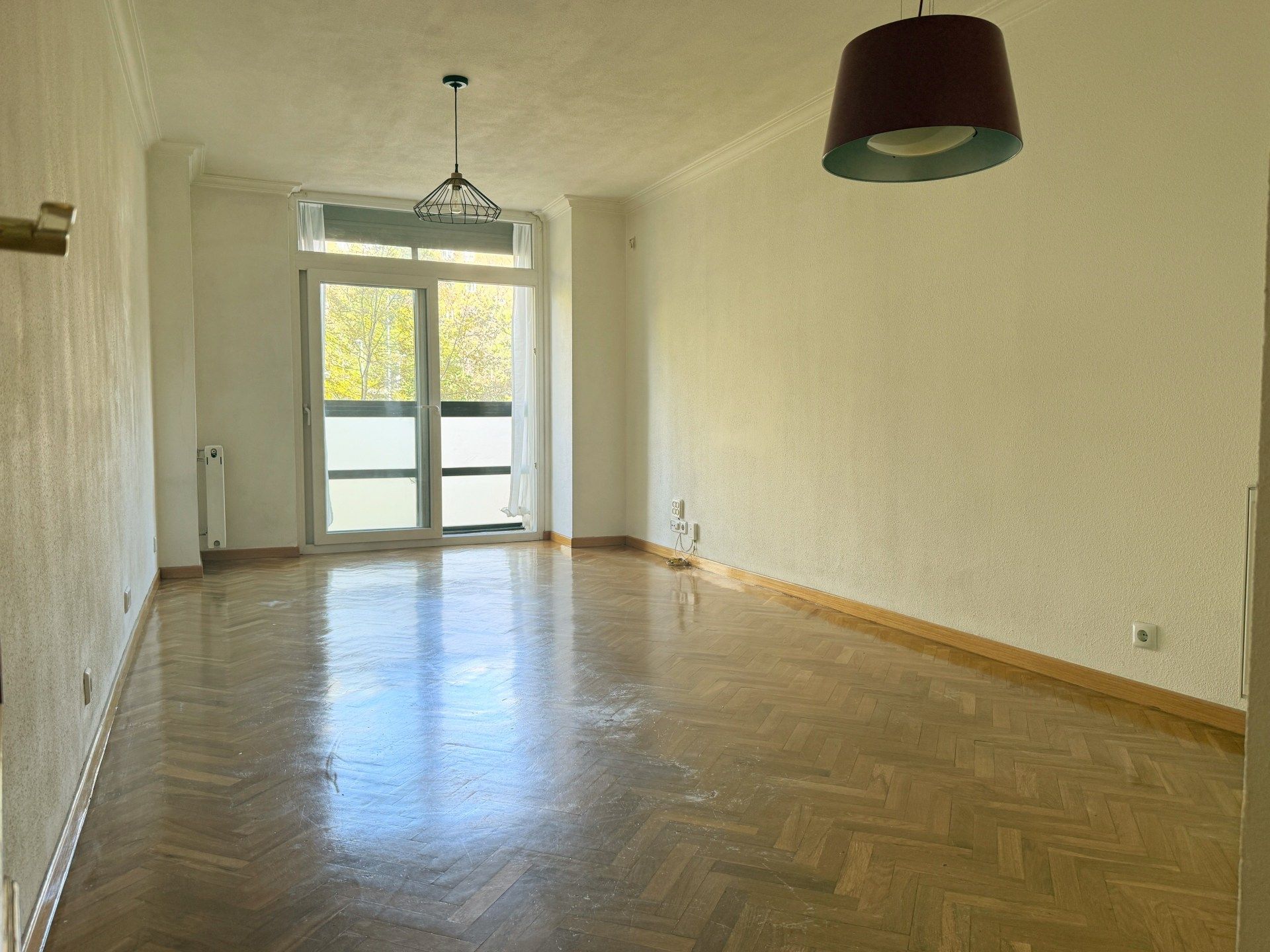 Sala d'estar de Pis en venda en  Madrid Capital amb Calefacció, Parquet i Terrassa