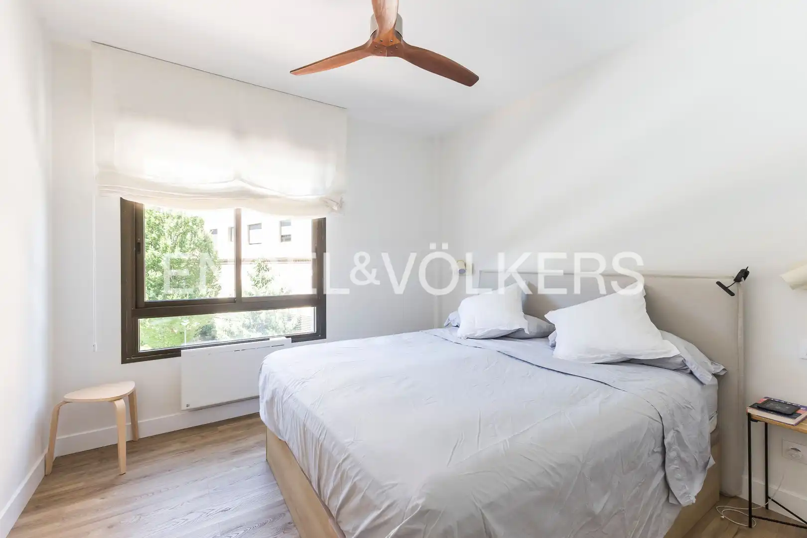 Bedroom of Flat for sale in Madrid  with Air Conditioner, Heating and Swimming Pool