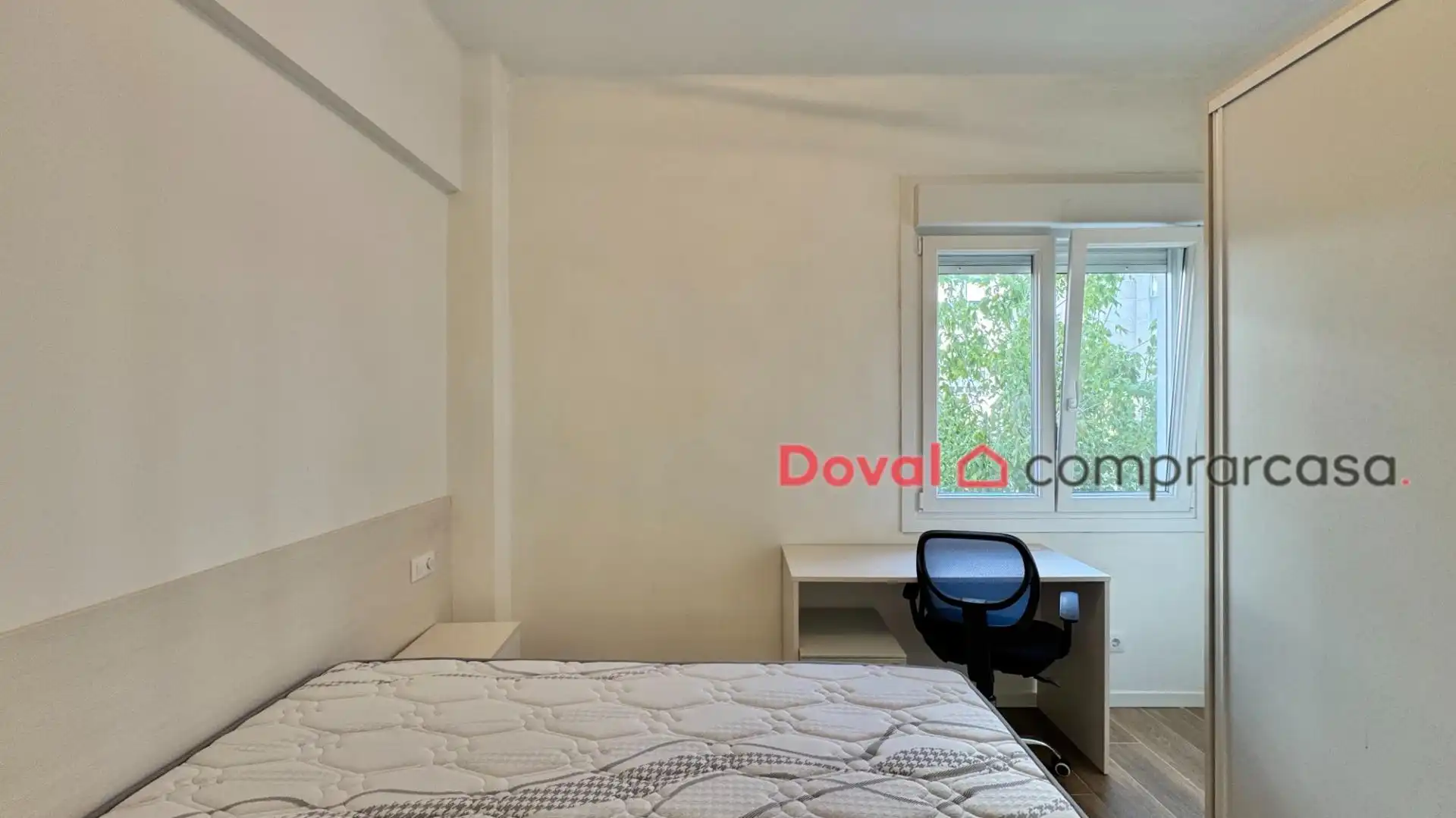 Habitación de Piso de alquiler en Vigo  con Calefacción y Amueblado