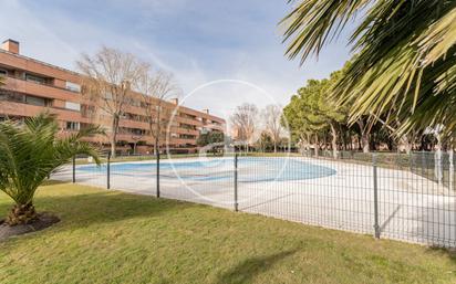 Swimming pool of Flat for sale in Pozuelo de Alarcón  with Air Conditioner, Heating and Private garden