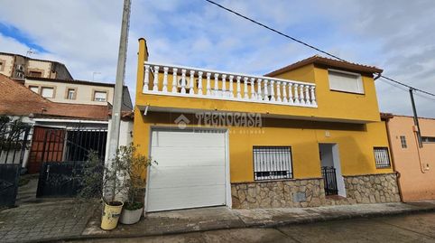 Foto 2 de Casa adosada en venta en El Puente del Arzobispo, Toledo