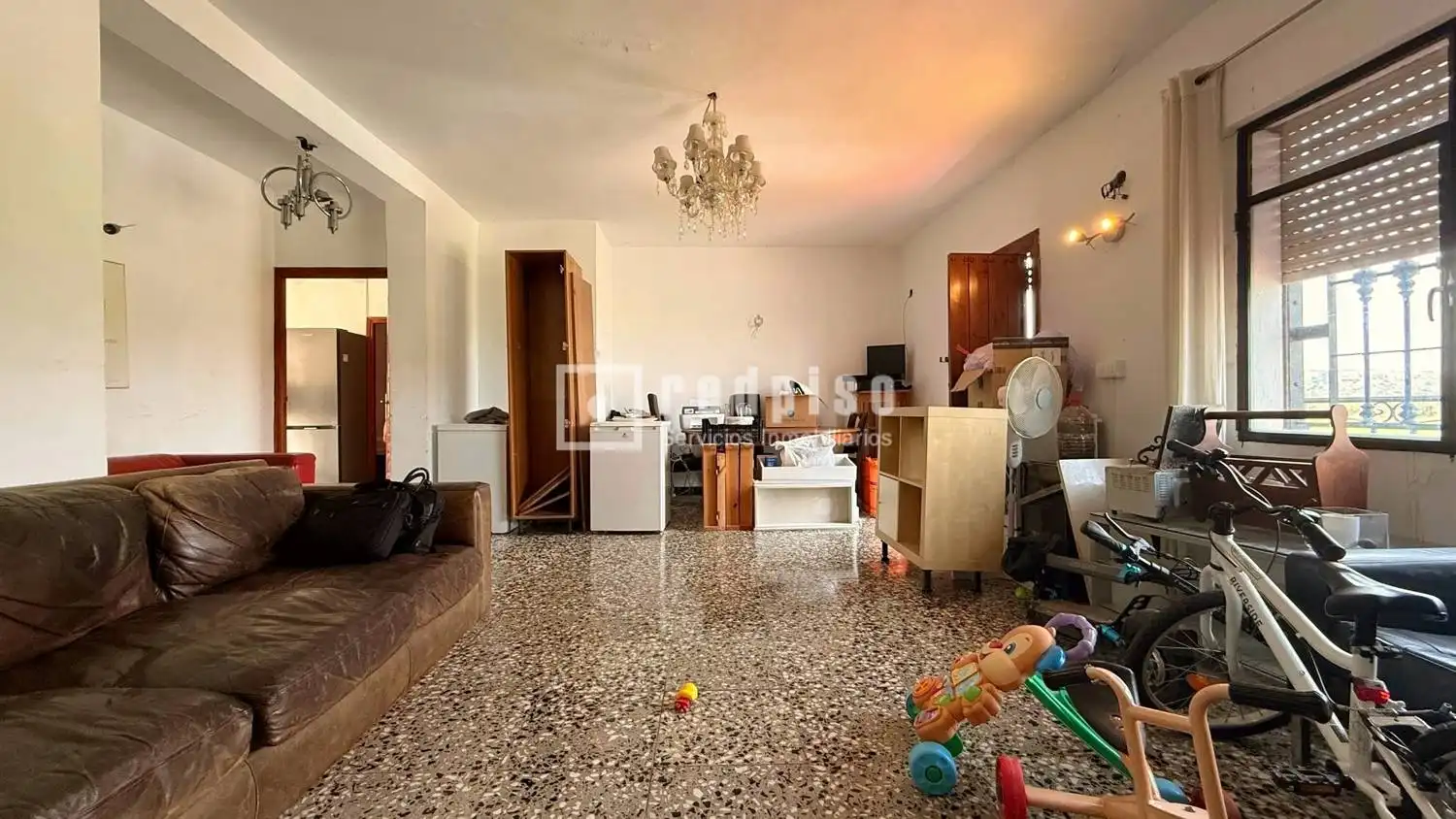 Wohnzimmer von Geschaftsraum zum Verkauf in Coín mit Klimaanlage und Terrasse