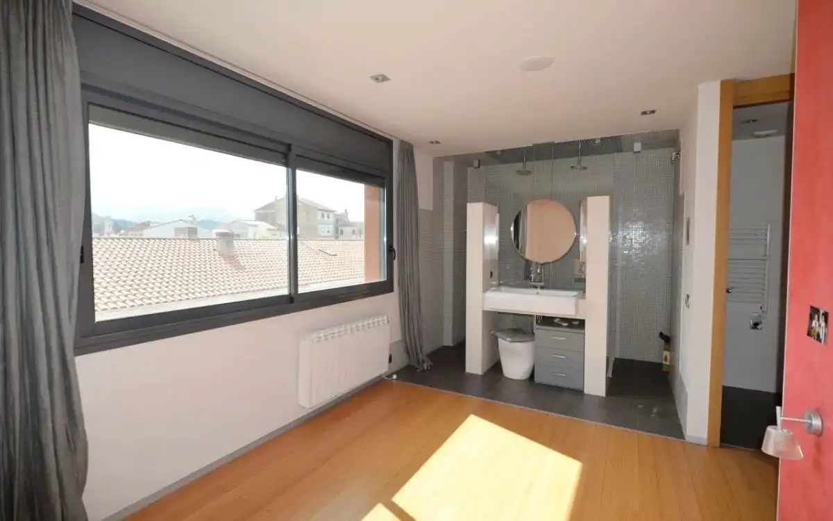 Bathroom of Attic for sale in Olot  with Air Conditioner, Heating and Terrace