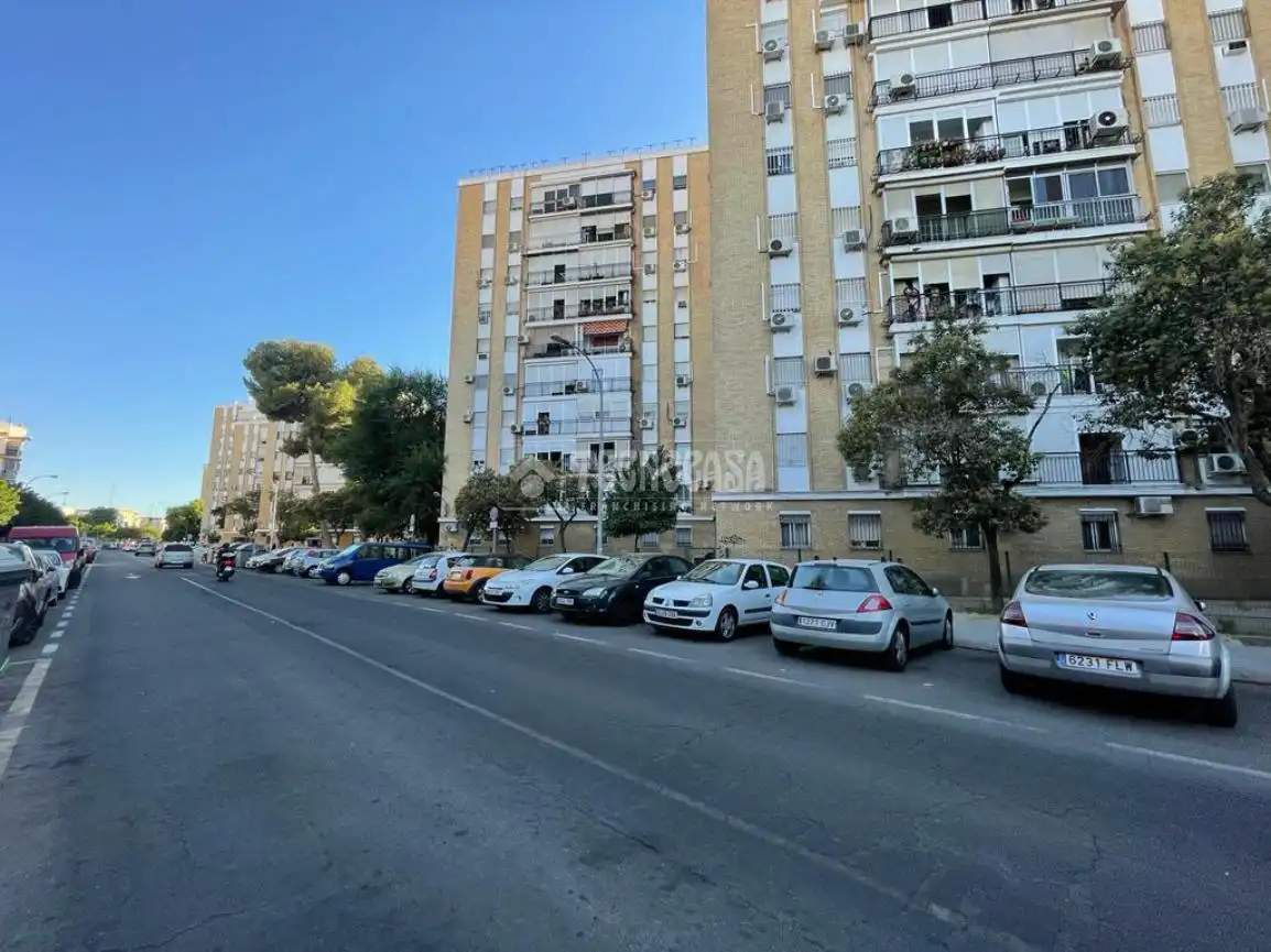 Exterior view of Flat for sale in Sevilla