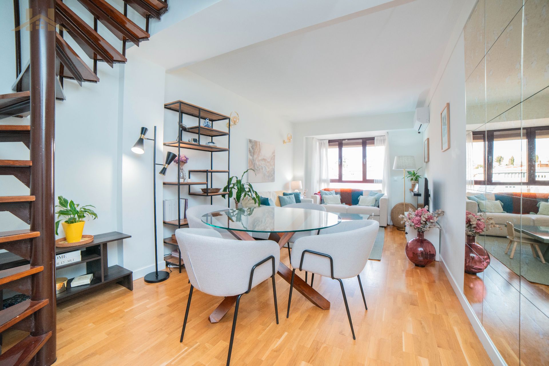 Sala d'estar de Dúplex en venda en  Madrid Capital amb Aire condicionat, Calefacció i Terrassa