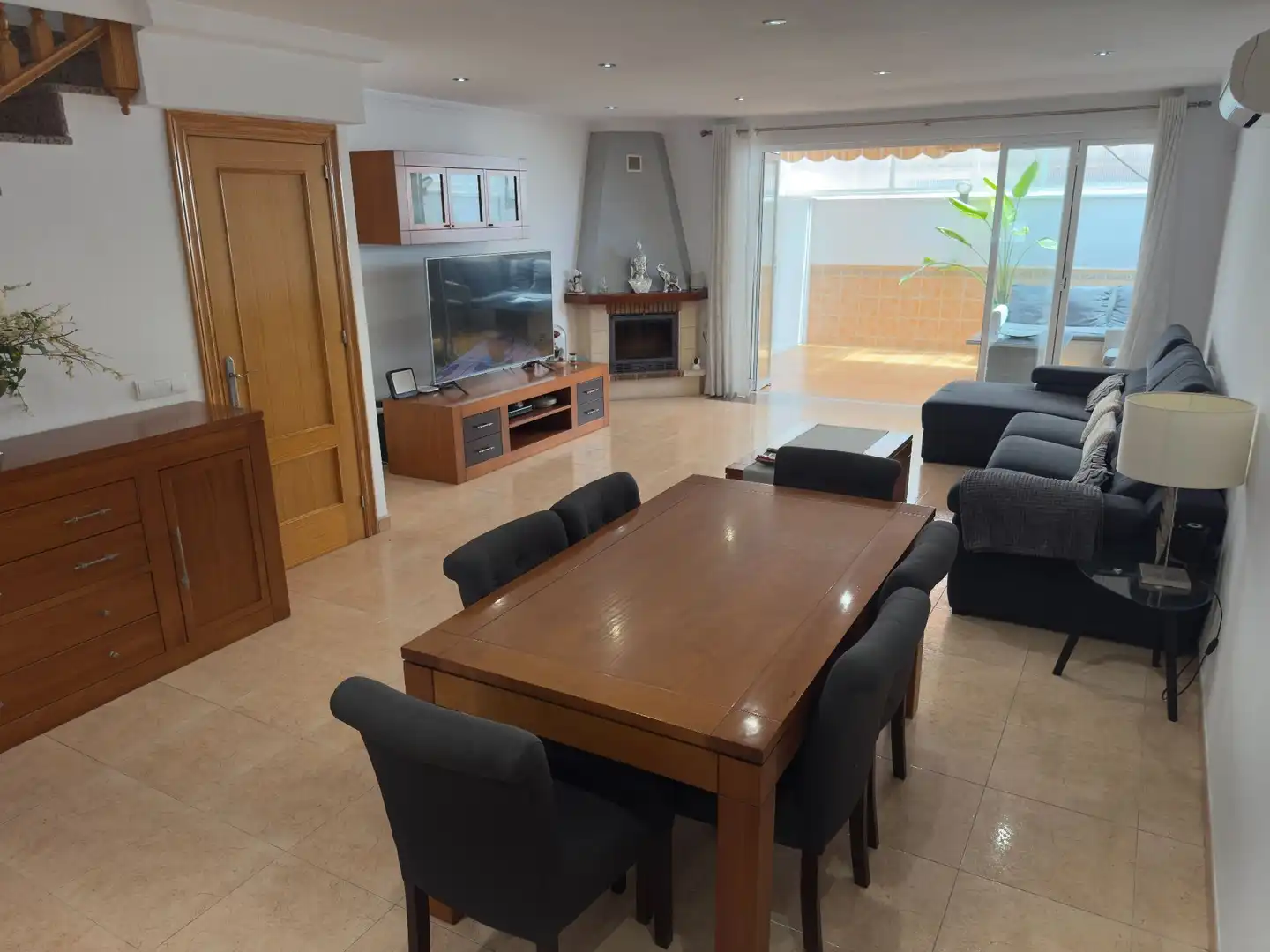 Sala de estar de Casa adosada en venta en Roquetas de Mar con Aire acondicionado y Trastero