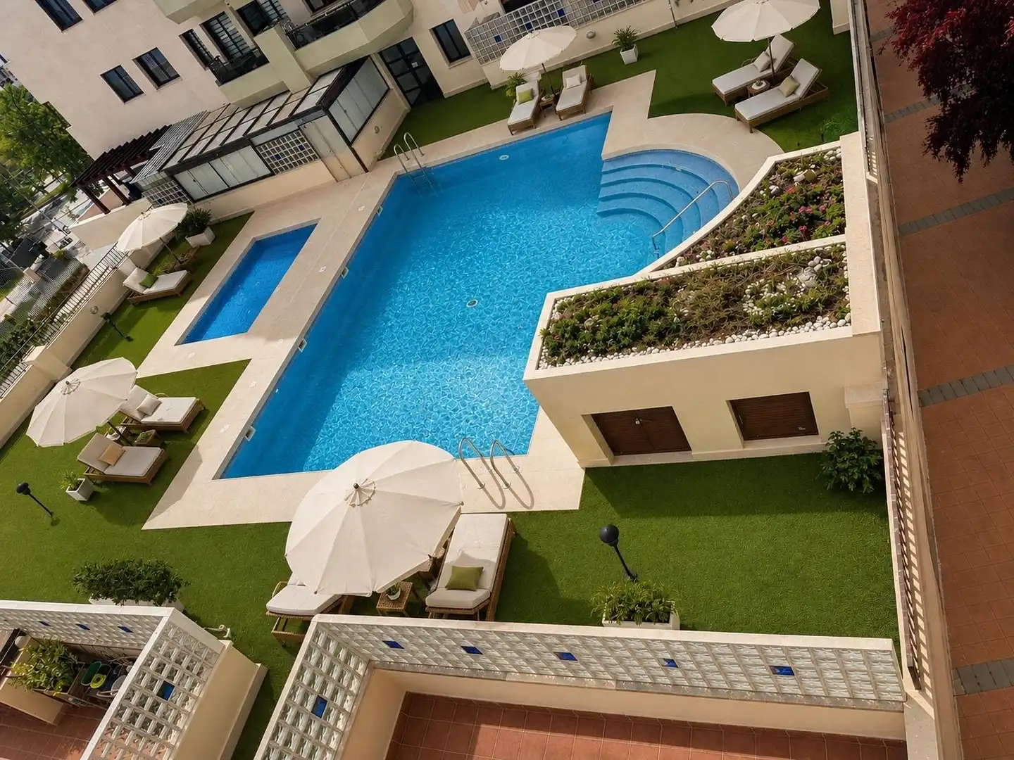 Piscina de Piso en venta en Málaga con Terraza, Trastero y Piscina comunitaria