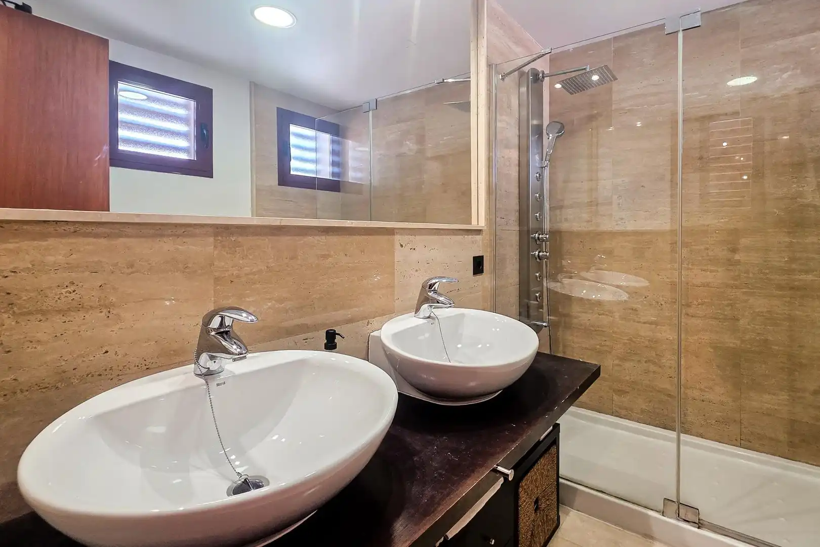 Badezimmer von Haus oder Chalet zum Verkauf in Montequinto mit Klimaanlage, Heizung und Terrasse