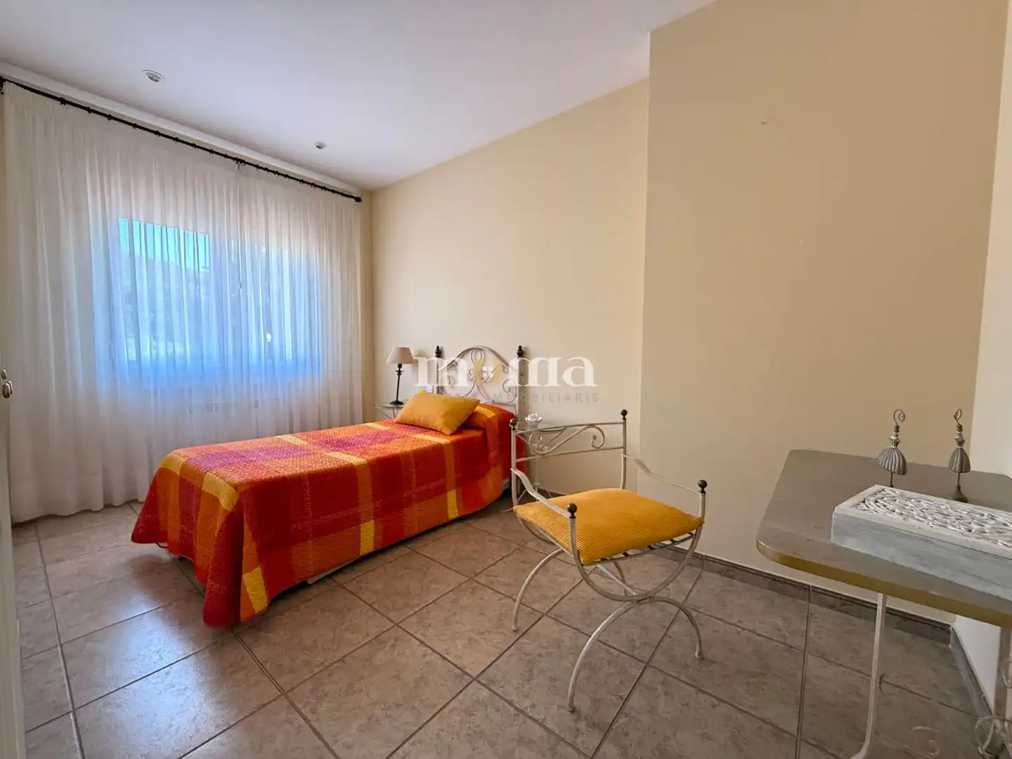 Dormitori de Casa o xalet en venda en Montornès del Vallès amb Aire condicionat, Calefacció i Jardí privat