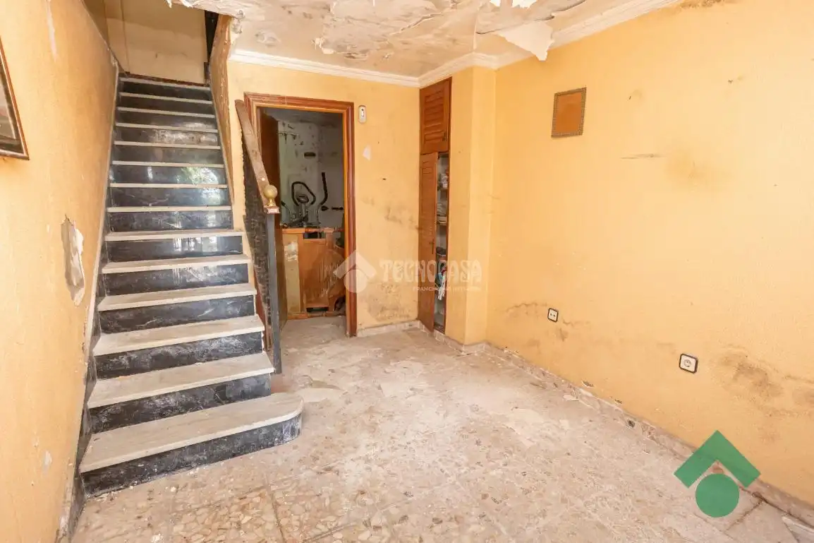Casa adosada en venda en Algeciras amb Terrassa