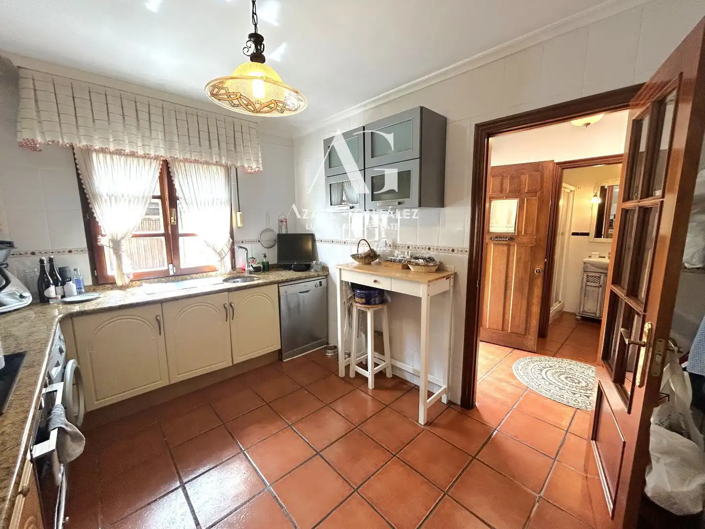 Cocina de Casa adosada en venta en Cabezón de la Sal con Calefacción, Jardín privado y Terraza