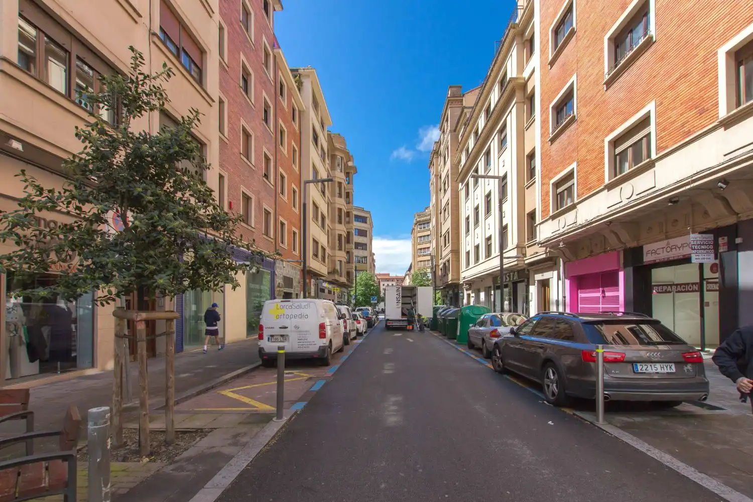 Vista exterior de Local de alquiler en  Pamplona / Iruña