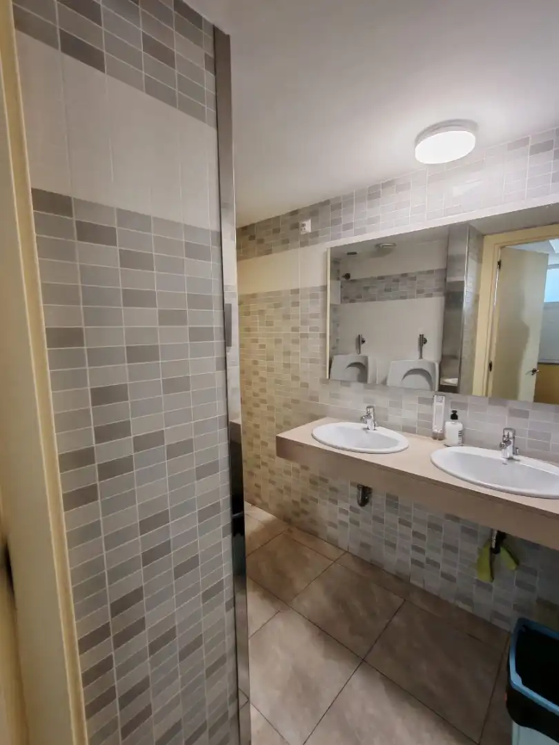 Bathroom of Commercial properties for sale in La Granada  with Air Conditioner, Heating and Terrace