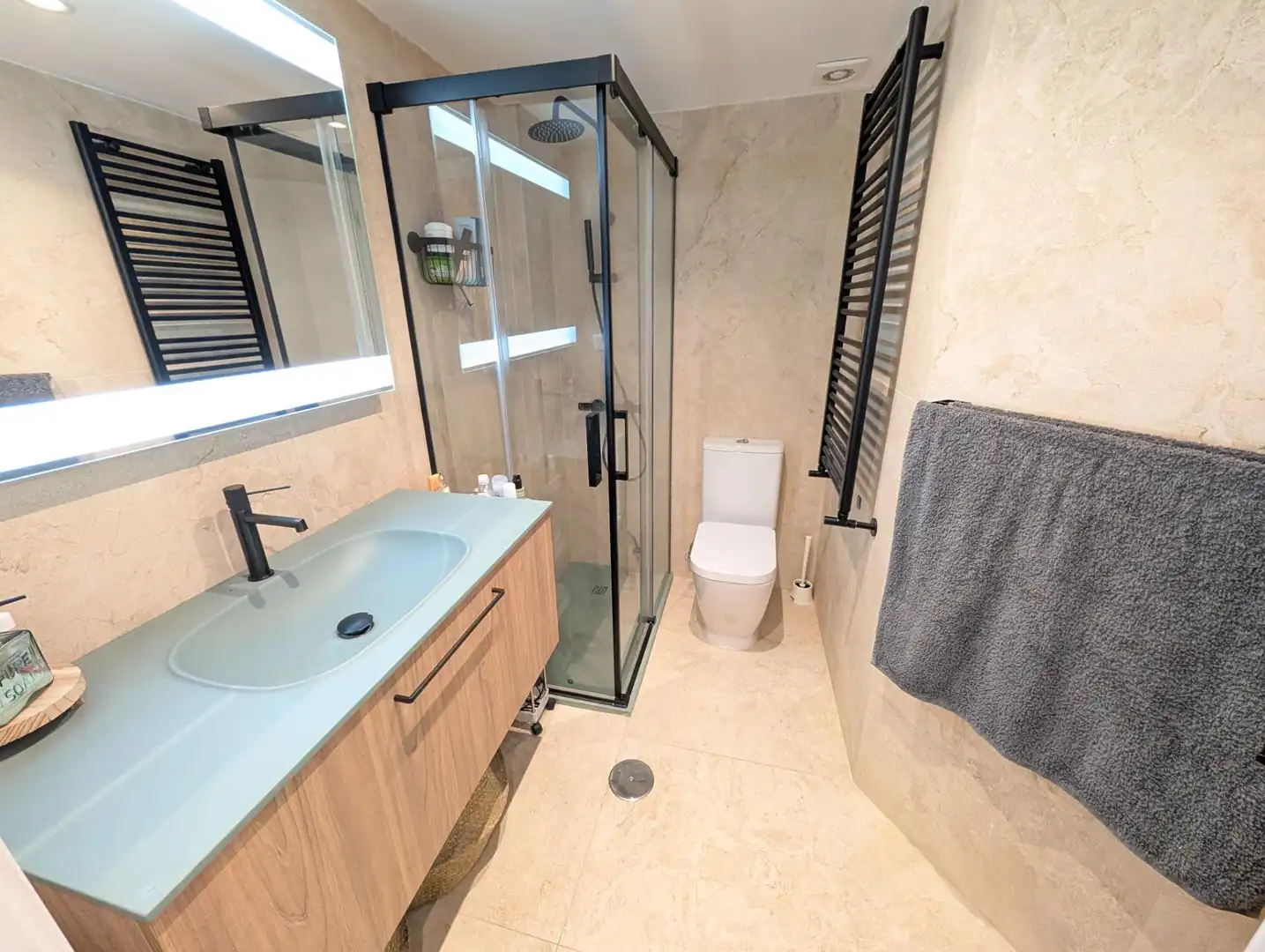 Baño de Piso en venta en Oviedo  con Calefacción, Parquet y Terraza