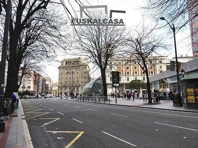 Vista exterior de Oficina en venta en Bilbao  con Calefacción