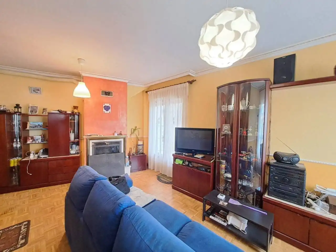 Sala de estar de Casa adosada en venta en Burgos con Calefacción, Jardín privado y Parquet
