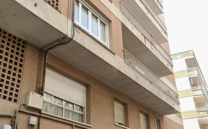 Vista exterior de Àtic en venda en Salt amb Calefacció i Terrassa