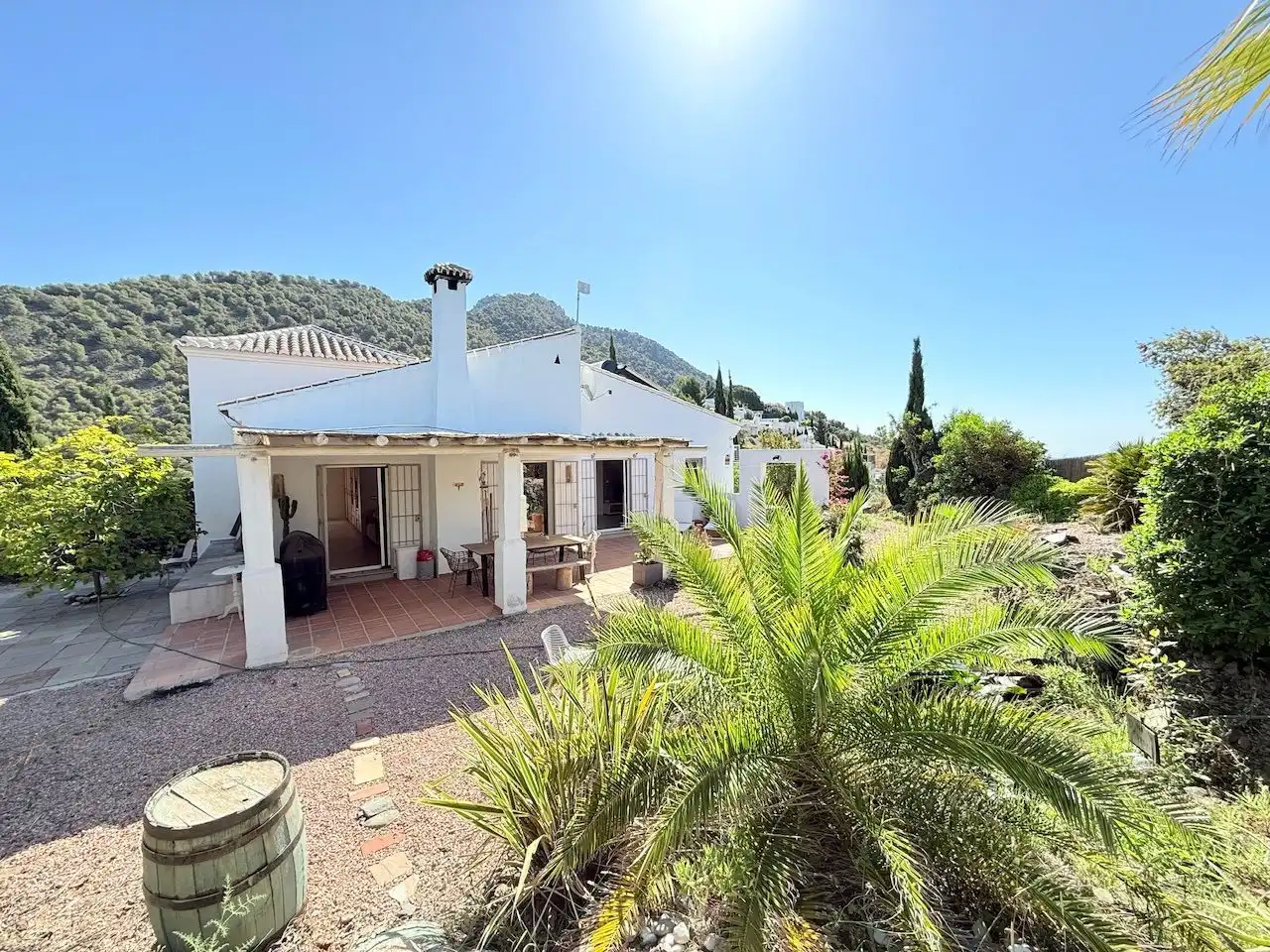 Vista exterior de Casa o xalet en venda en Frigiliana amb Aire condicionat, Calefacció i Jardí privat