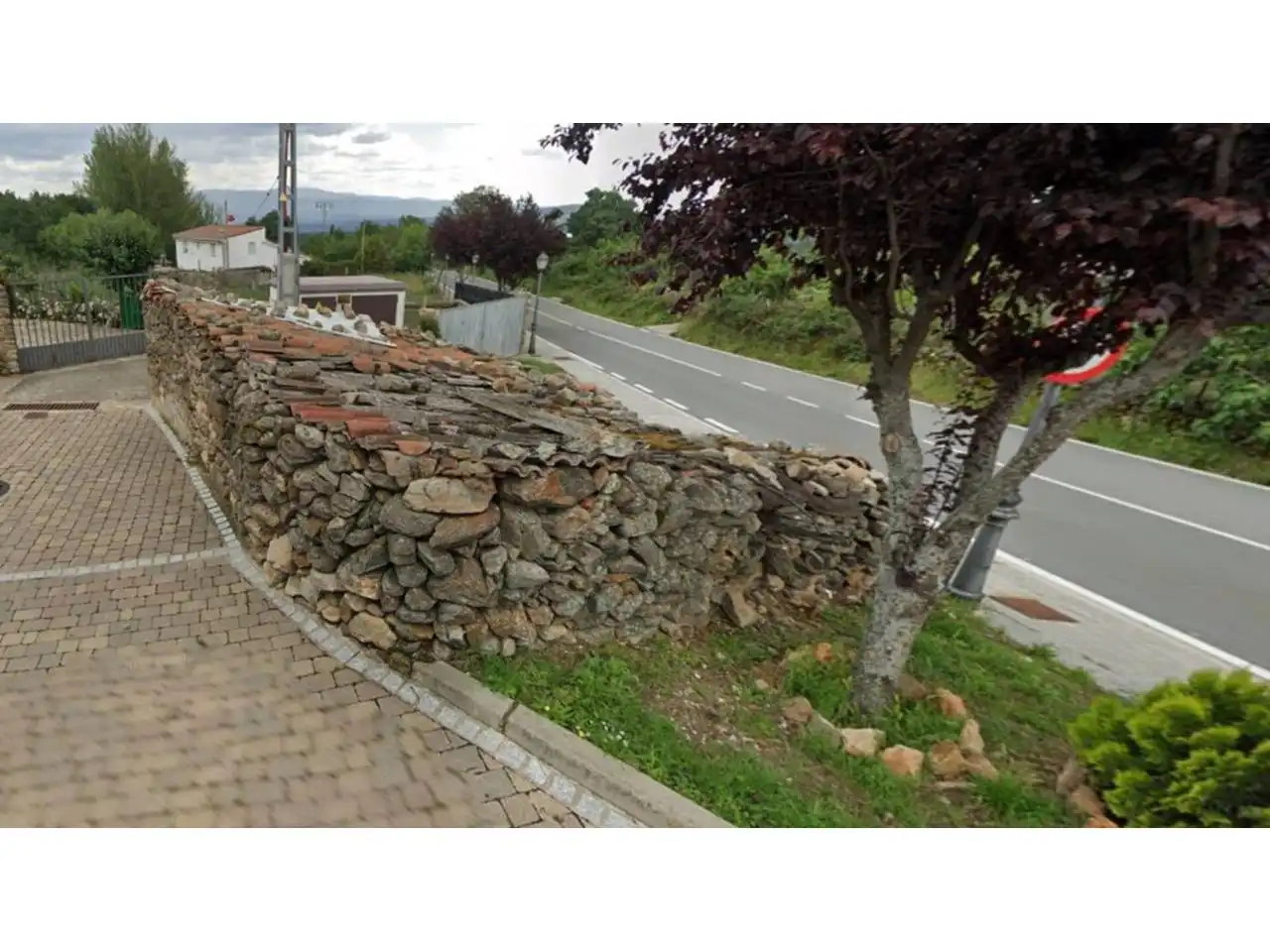 Vista exterior de Residencial en venta en Navarredonda y San Mamés